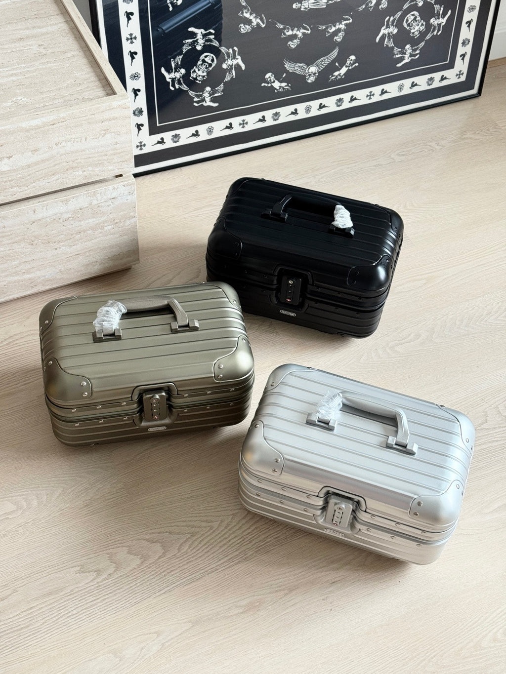 Rimowa Aluminum Travel Vanity Case in Silver Fashionable Leisure Bags with Square Logo Print Adjustable Shoulder Strap Crossbody Bag Handbag Jewelry Storage Box Bags #82955A