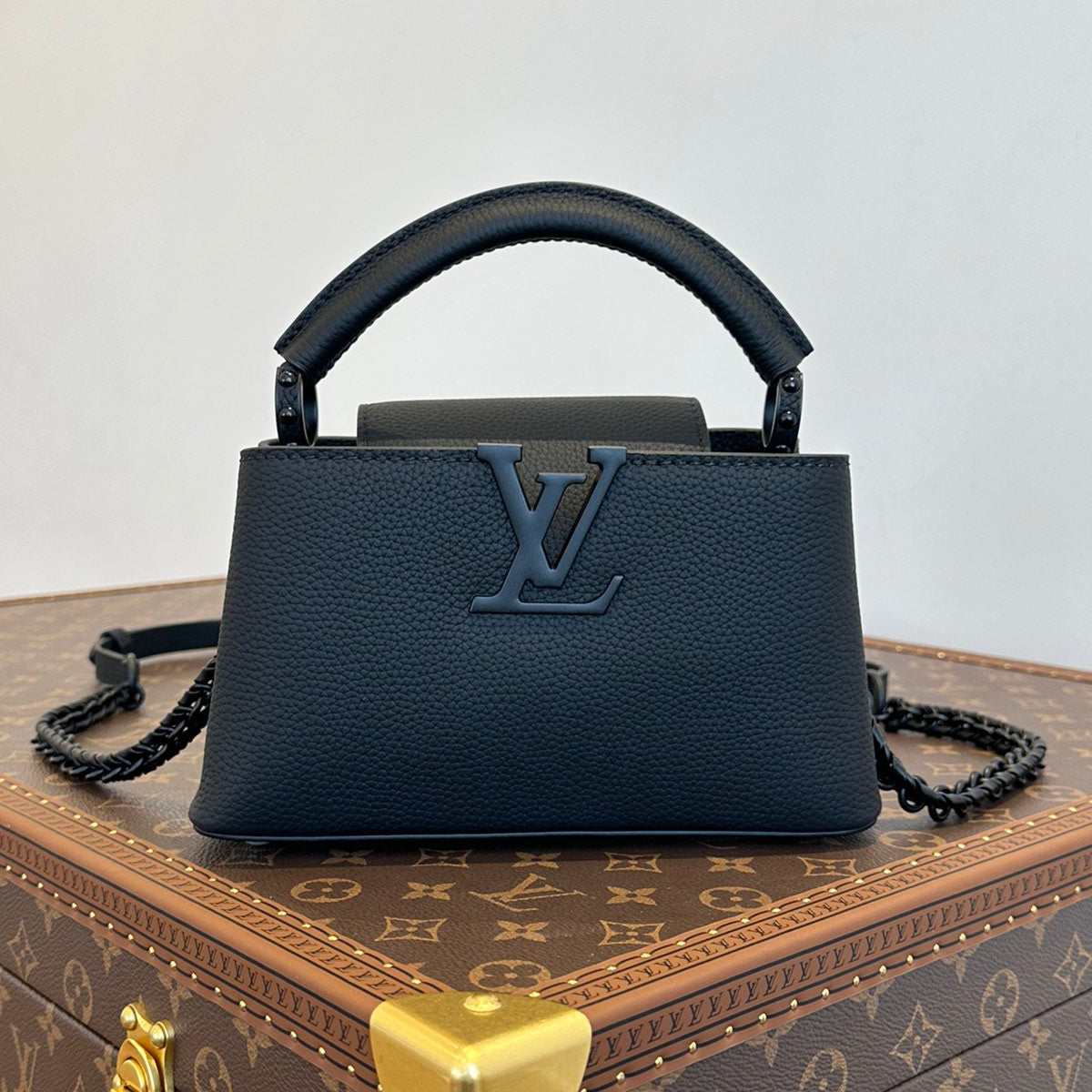 Louis Vuitton CAPUCINES EAST-WEST Women's Fashion Classic Solid Color Grain Leather Logo Handbag Shoulder Bag Bags M23955 #78951