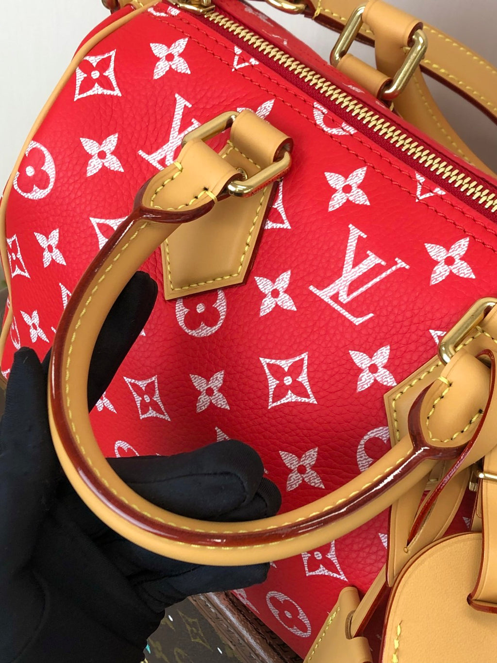 Louis Vuitton Women's Fashion Classic Red Logo Zipper Closure Leather Shoulder Bag Handbags In Small Medium And Large Sizes Crossbody Bag Bags #78658