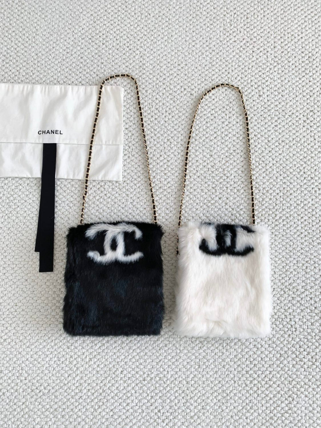 Chanel Autumn/winter Plush Chain Crossbody Bag With Double C Logo Stylish And Trendy Exquisite Handbag In Black And White #192905
