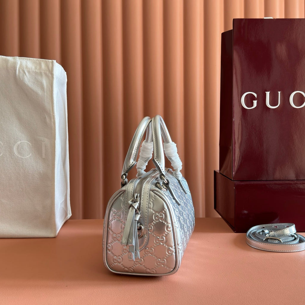 Gucci GG Emblem Series Small Boston Bag 26 New Fashionable Glove Bag Crossbody Bag 848889FAFEL #194417