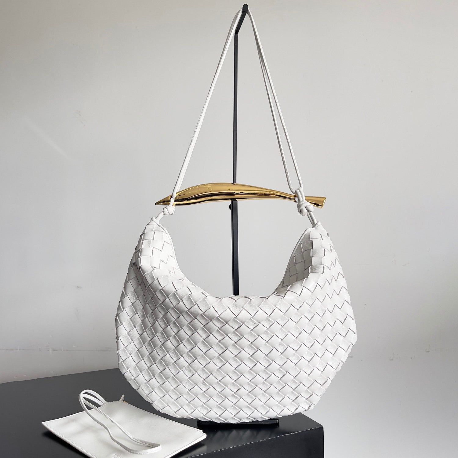 Bottega Veneta Women's Solid Color Woven Magnetic Clasp Closure Sheepskin Half Moon Bag Casual Sardine Tote Bags #75432