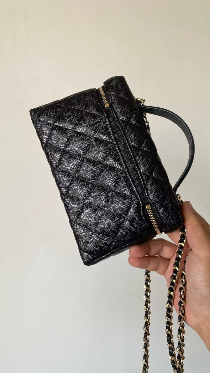 CHANEL 25P Women's Black Heart-Shaped Rhinestone Buckle with Brand Logo. Litchi Leather Shoulder/Crossbody Bag #81935L