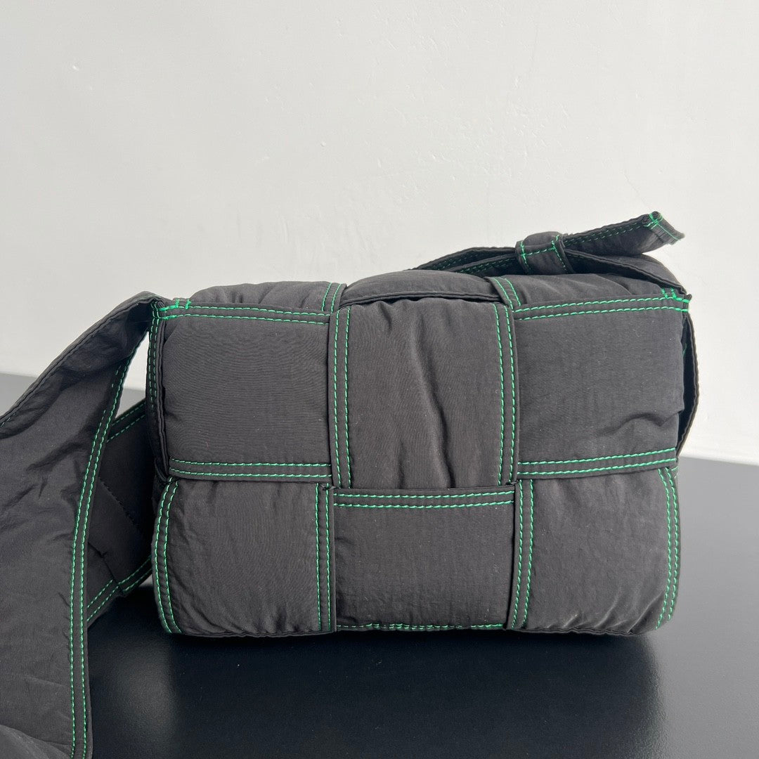 Bottega Veneta Cassette Silver Finish Magnetic Closure Intreccio Nylon Shoulder Crossbody Bag Men's Casual Fashion Trend Temperament Bags 795675V4GT13493 Ngvp  #1984