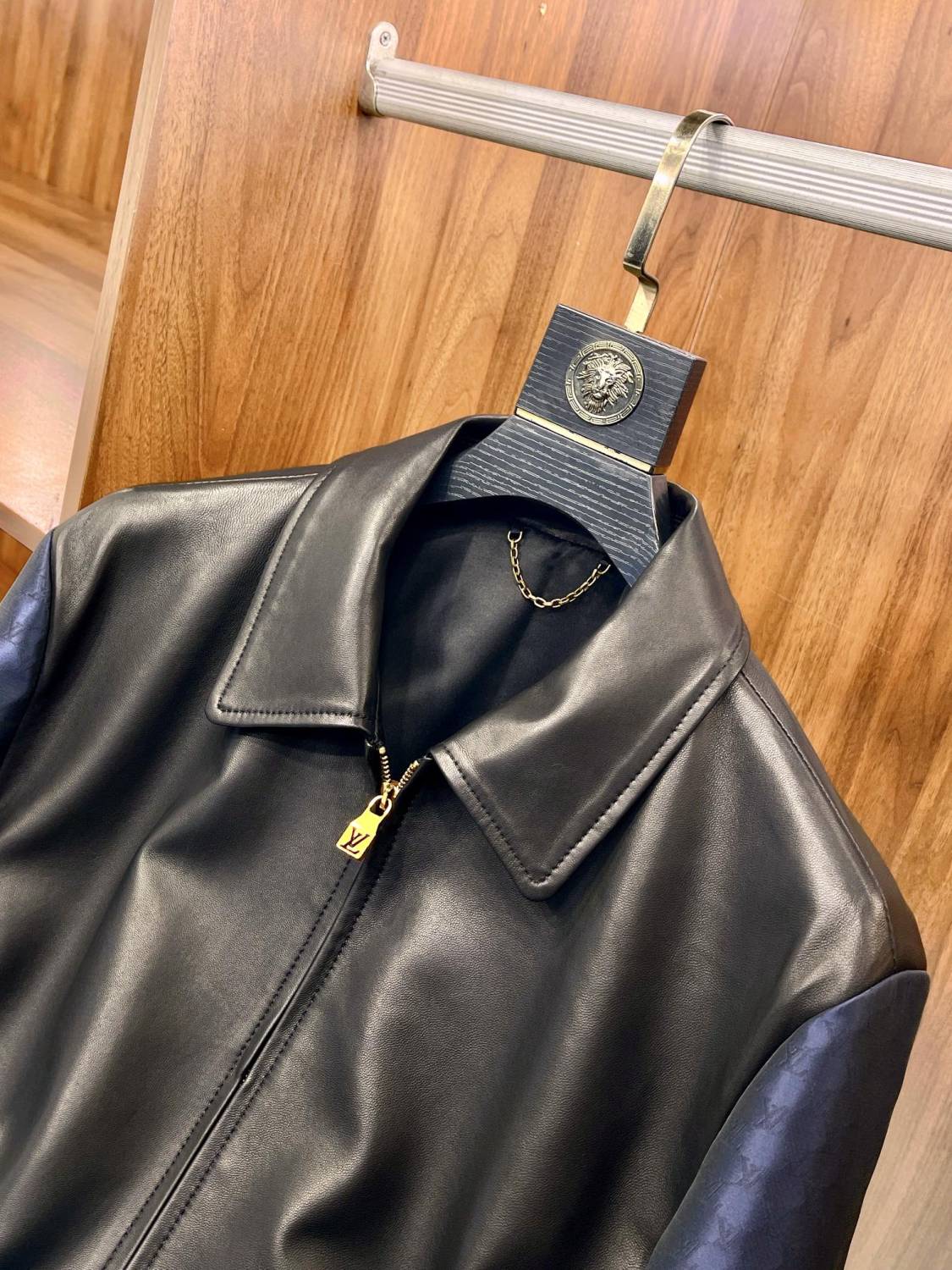 Louis Vuitton Men's Autumn and Winter Solid Color Leather Zipper Side Pocket Long Sleeve Jacket #73268