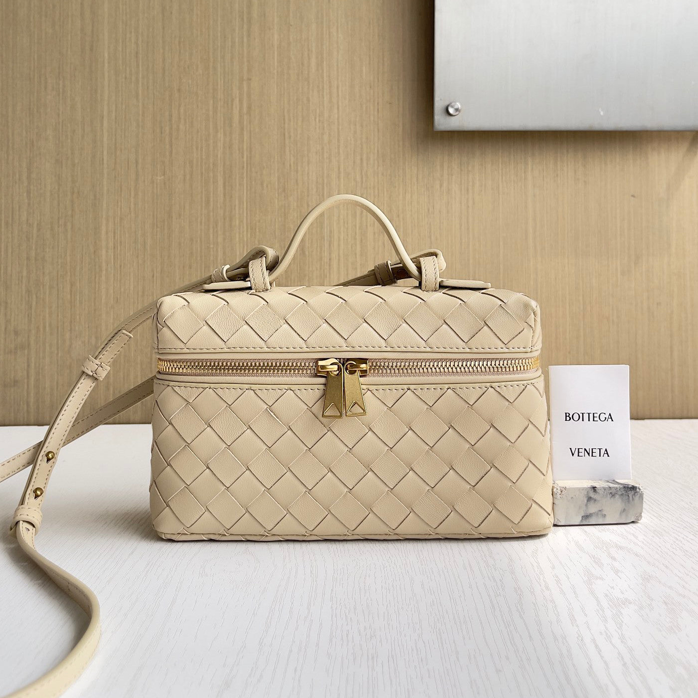 Bottega Veneta Bang Bang Women's Gold Accessories Zipper Closure Solid Color Calfskin Shoulder Crossbody Handbag Bag Bags #76533