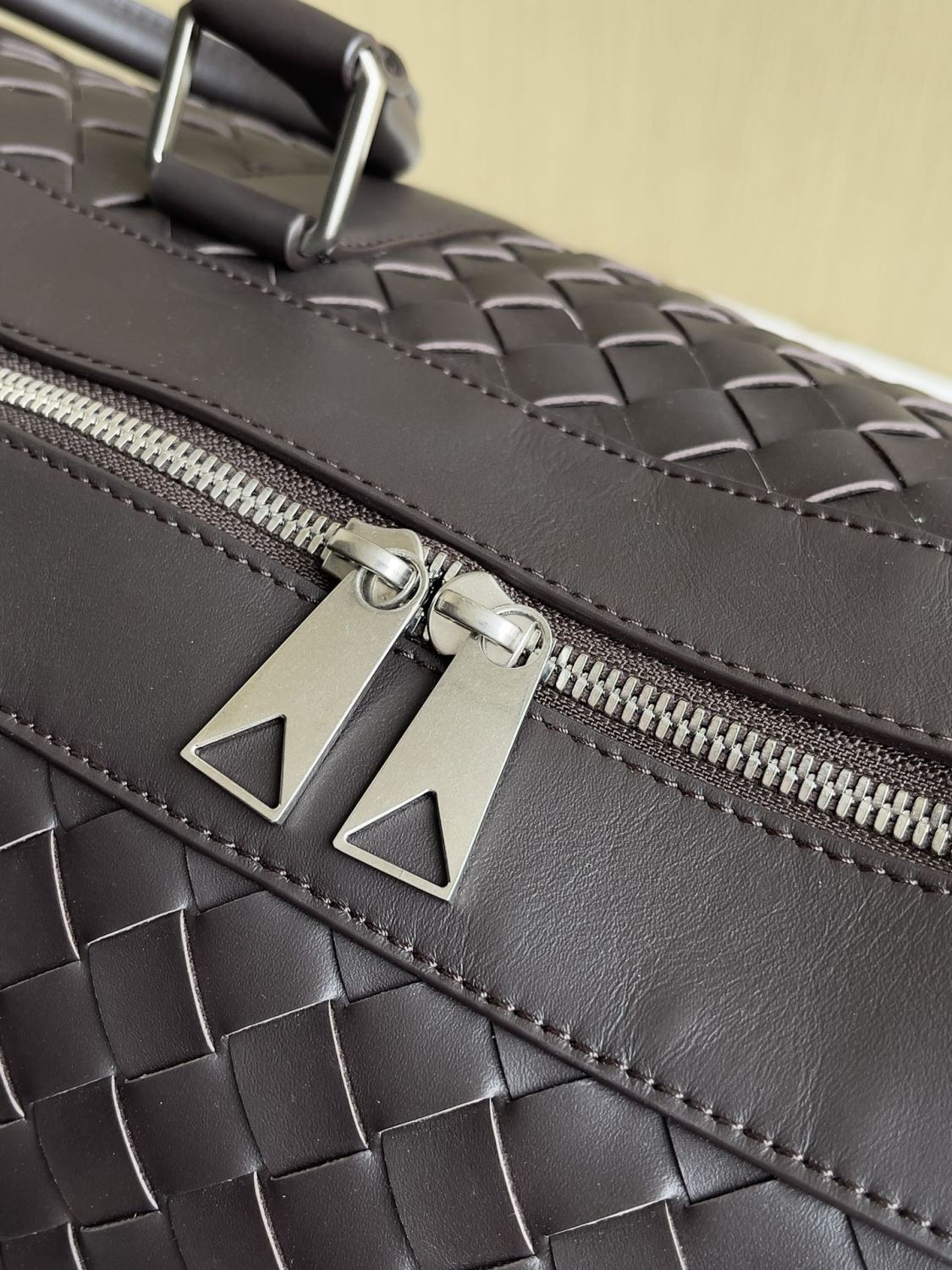 Bottega Veneta Intrecciato Men's Solid Color Adjustable Detachable Shoulder Strap Woven Calfskin Travel Bag #77472
