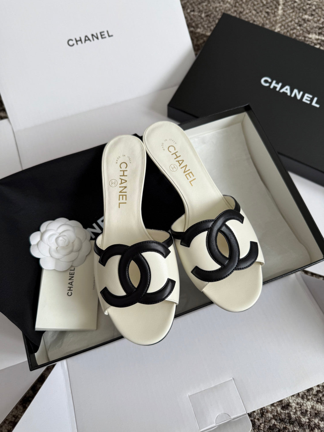 Chanel CC Slippers #381591