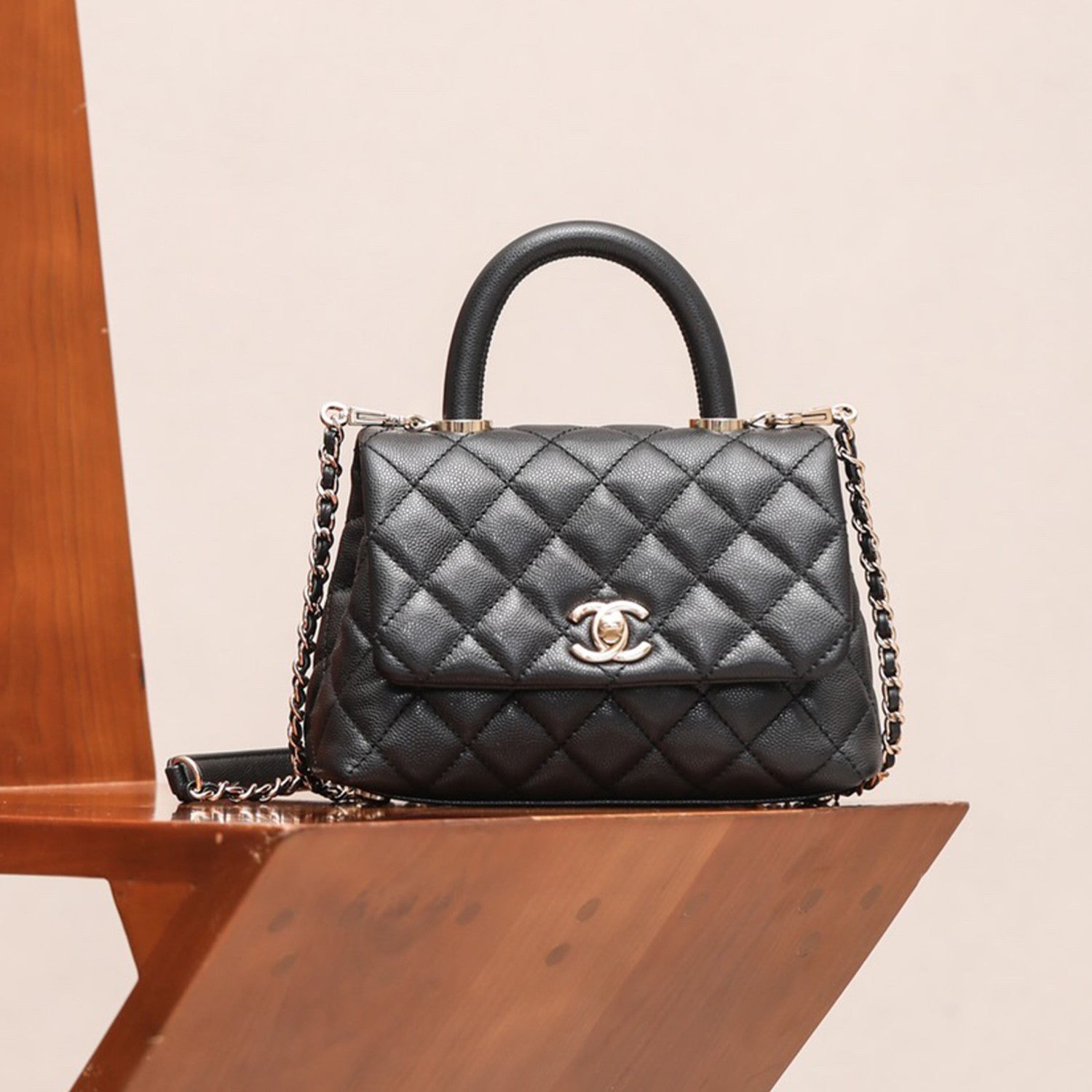 Chanel COCO Handle 16 Classic Logo Black Gold Leather Caviar Chain Shoulder Crossbody Mini Small Medium Women's Spring Summer Black Bag Bags #81386