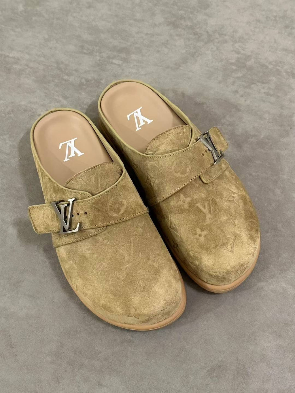 LOUIS VUITTON LV Easy Mule #386980