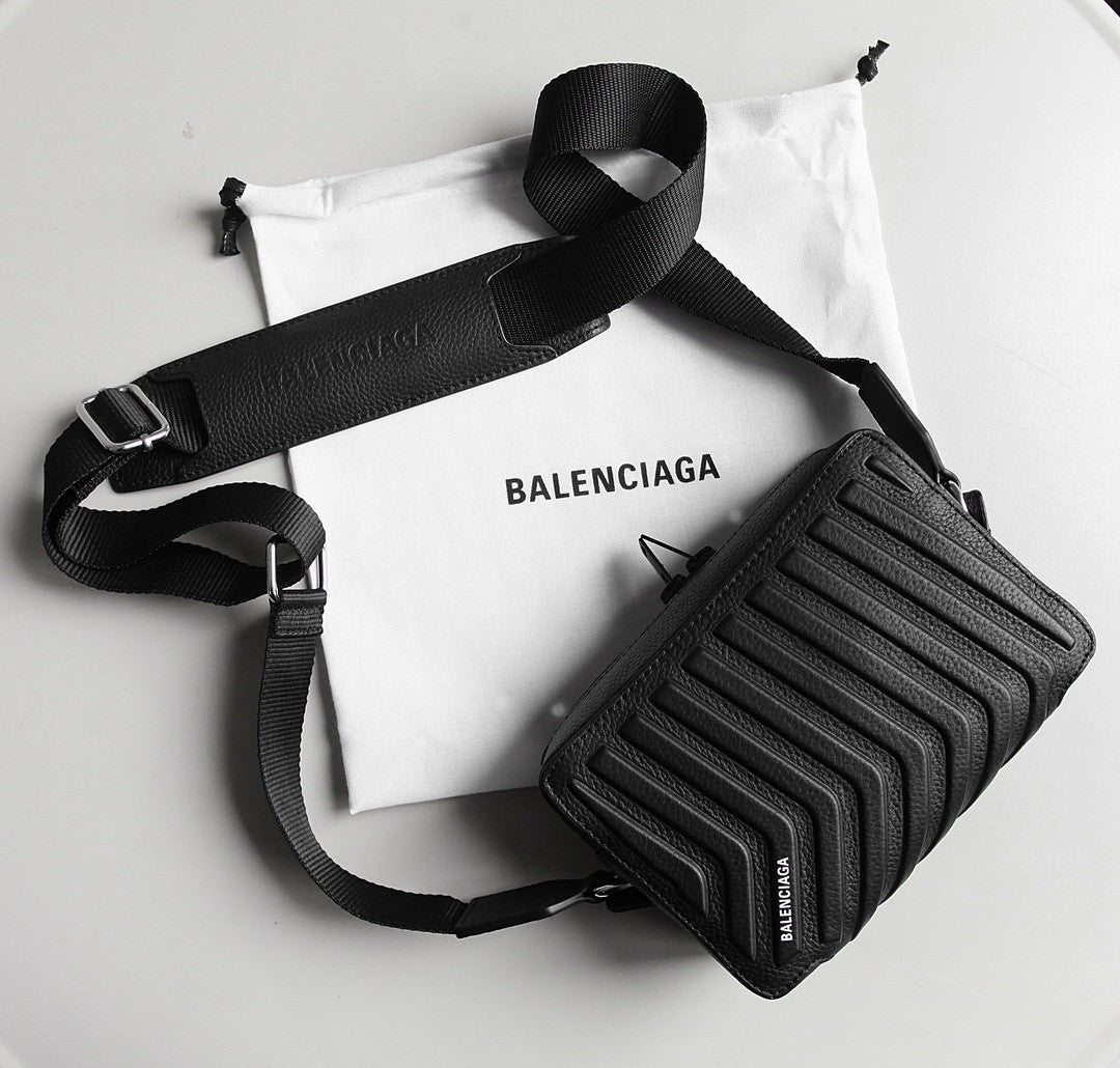Balenciaga Men's Black Logo Embossed Shoulder Strap Leather Camera Bag Tote Shoulder Crossbody Bags #75668