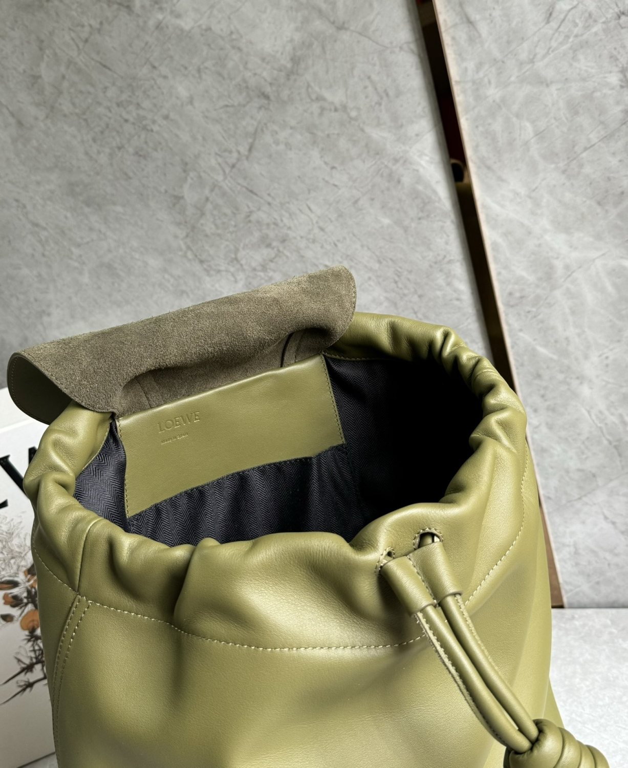 Loewe Flamenco Men's Solid Color Monogrammed Logo Drawstring Closure Solid Color Soft Cowhide Shoulder Bag Bag #75248
