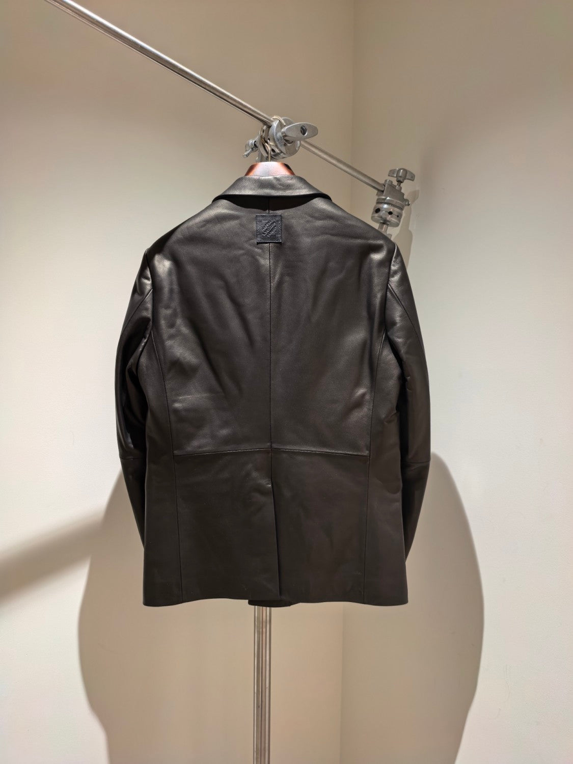 Louis Vuitton Men's Spring/Autumn Solid Color Single-Breasted V-Neck Leather Long-Sleeved Suit Jacket #77734