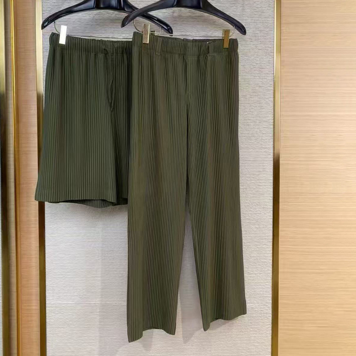 Issey Miyake Men's Spring/Fall Fashion Casual Solid Color Pleated Design Elastic Waistband Straight-Leg Pants #78831
