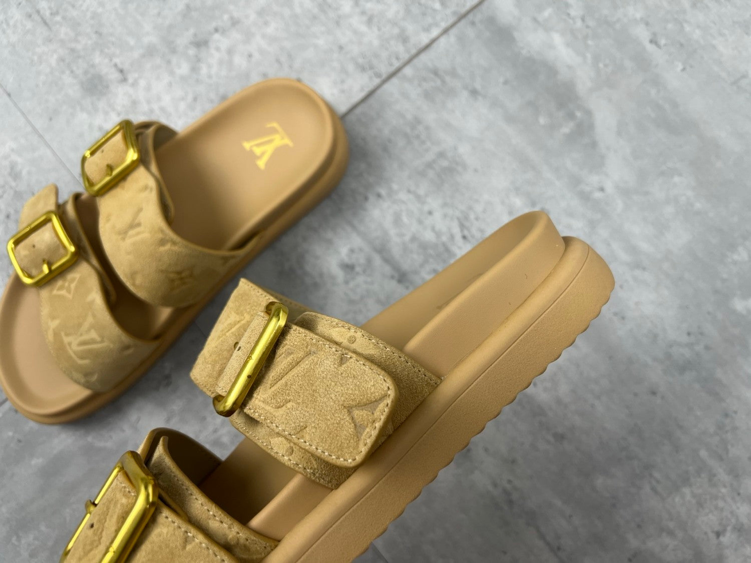 Louis Vuitton Men's Summer Solid Color Classic Fashion Casual Logo Print Slippers Round Toe Flat Mule Shoes #78169