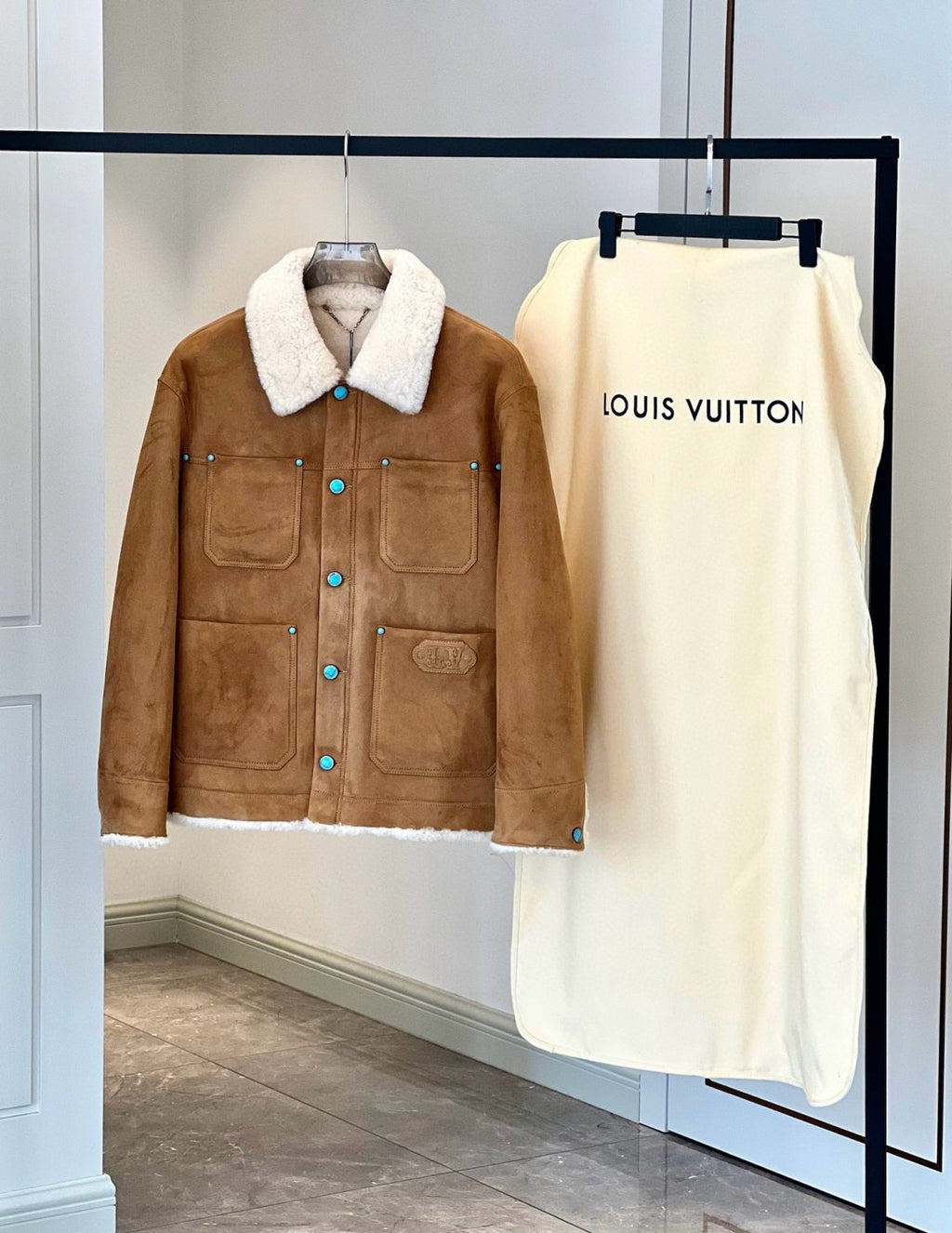 Louis Vuitton Men's Autumn and Winter Solid Color Lapel Single Breasted Sheep Leather Long Sleeve Jacket #74261