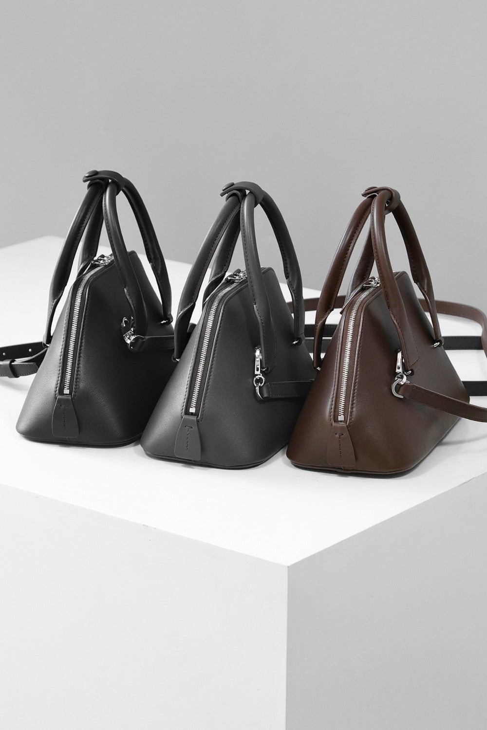 The Row Devon Women's Solid Color Adjustable Shoulder Strap Zipper Closure Calfskin Handbag Shoulder Crossbody Bag Bags #76519