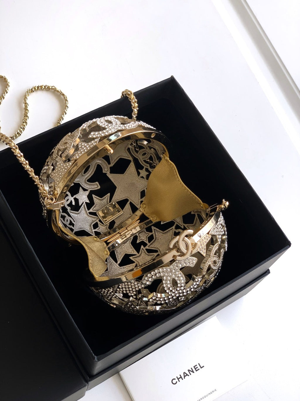 Chanel 2026 Early Spring Resort Collection Spherical Rigid Clutch Bag With Rhinestones And Faux Pearls Multicolor Crossbody Shoulder Tote Bags #82126A