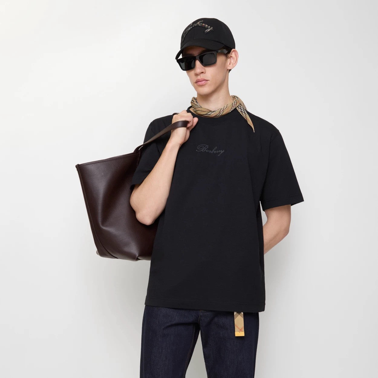 Burberry 26ss Men's and Women's Artistic Font Logo Embroidered T-shirt #333415