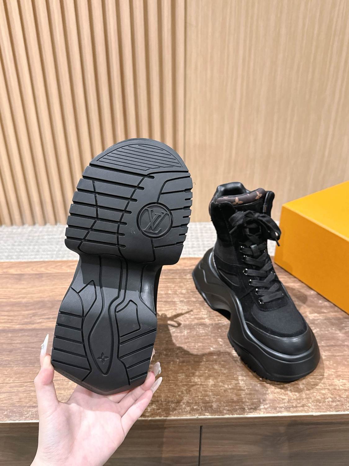 Louis Vuitton Archlight Women's Leather Lace-Up Fashion Ankle Boots Fall/Winter Solid Color Round Toe Chunky Sole Chelsea Boots Casual Shoes with 6cm Heel Height #81734