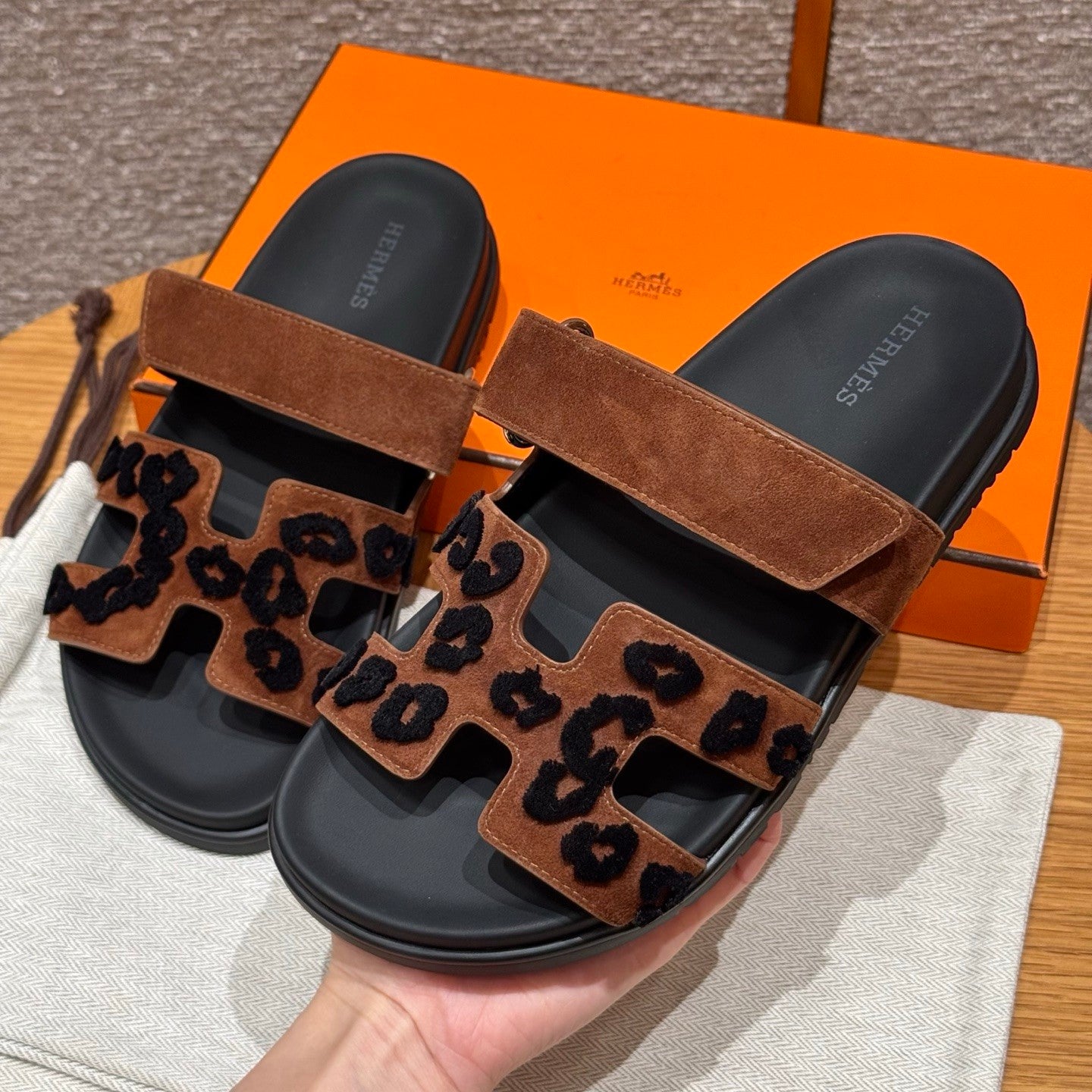 Hermès Chypre sandal Brown #376389