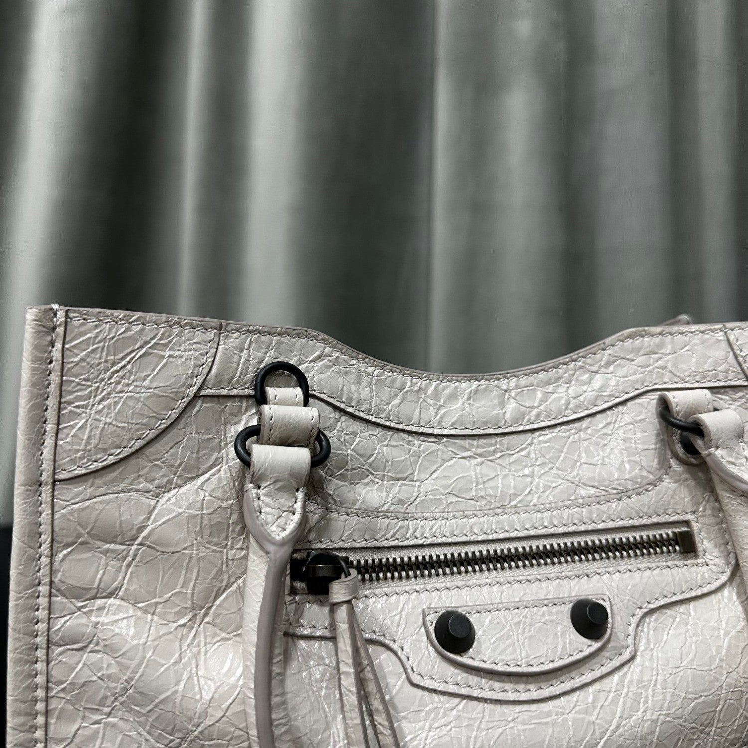 Balenciaga Le City Vertical Tote Bag Motorcycle Bag Cracked Old Retro Rivet Tassel Zipper Commuting Casual Bag #332658