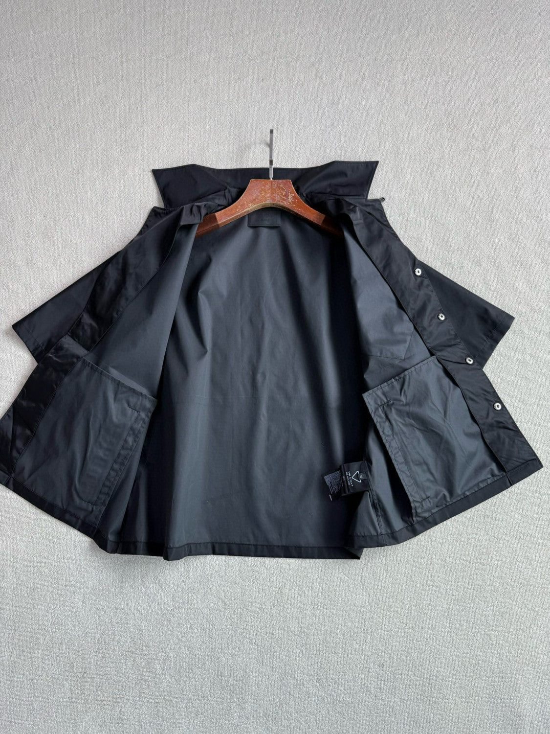 Prada Men's Summer Solid Color Nylon Fabric V-neck Single Button Short Sleeved Shirt And Casual Nylon Shorts Set Suit #77911