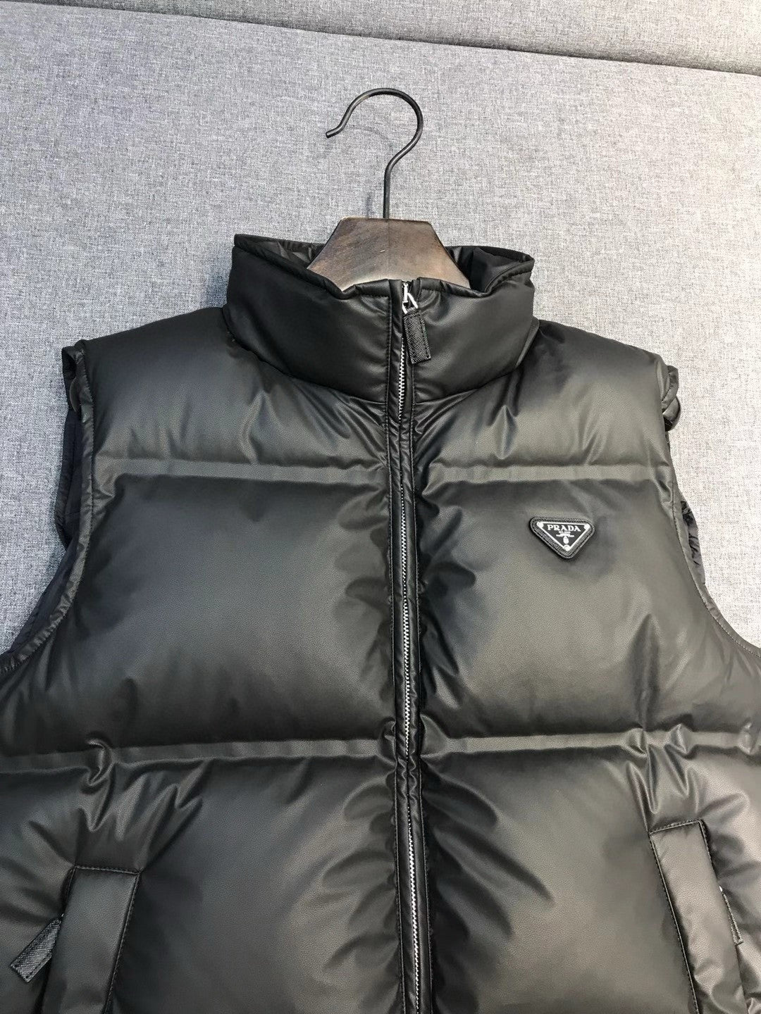 Prada Men's And Women's Autumn/Winter Fashion Classic Solid Color High Neck Zipper Premium Fashion Style Business Casual Leather Down Vest #79435