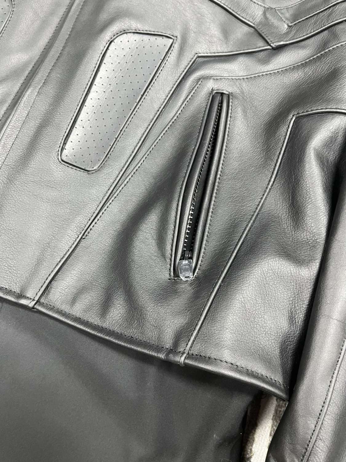 Balenciaga Men's Fall And Winter Black Round Neck Zipper Closure Regular Fit Long Sleeve Leather Jacket #73673