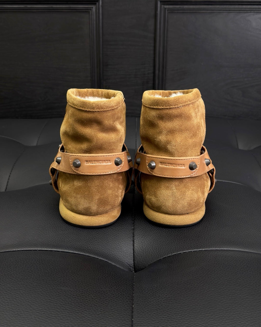 Balenciaga Alaska Soft Cow Split Leather Sleeve Round Toe Cowhide Leather Belt  Rivet Accessories Warm And Non-Slip #332582