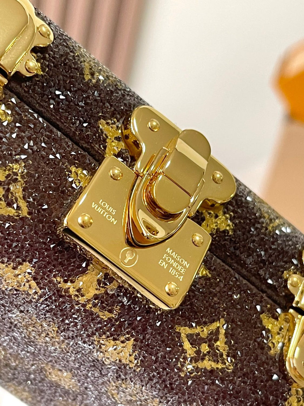 Louis Vuitton Vanity Case Women's Brown Detachable Adjustable Shoulder Strap Magnetic Buckle Closure Canvas Quilted Cowhide Cosmetic Case Shoulder Bag Bags #76839