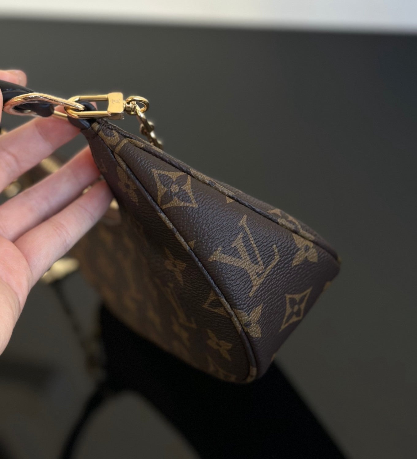 Louis Vuitton 2025 New Crescent Moon Bag. Cathy Small L Monogram Handbag. Comes with Full Packaging #83131A