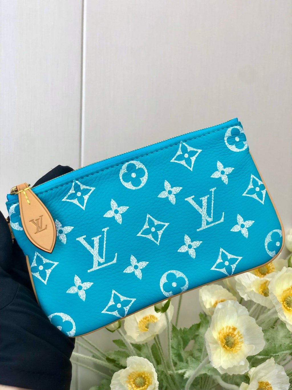 Louis Vuitton Women's Fashion Classic Lake Blue Logo Zipper Closure Leather Shoulder Bag Handbags In Small Medium And Large Sizes Crossbody Bag Bags #78664