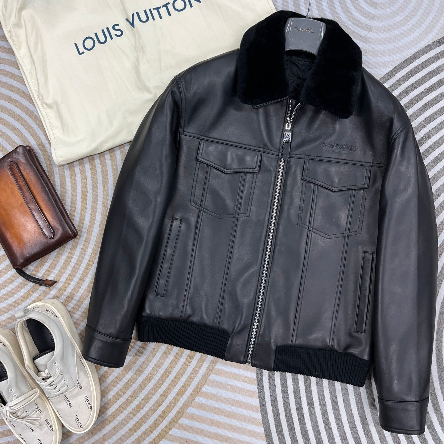 Louis Vuitton Men's Autumn and Winter Solid Color Fur Collar Sheepskin Zipper Long Sleeve Jacket #74719