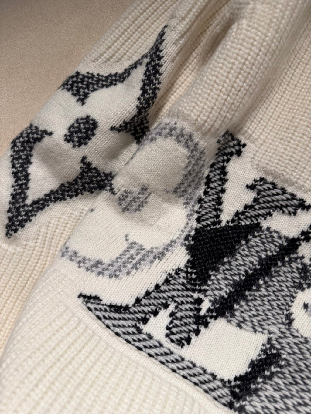 Louis Vuitton Graphic Knitted Cardigan #335688