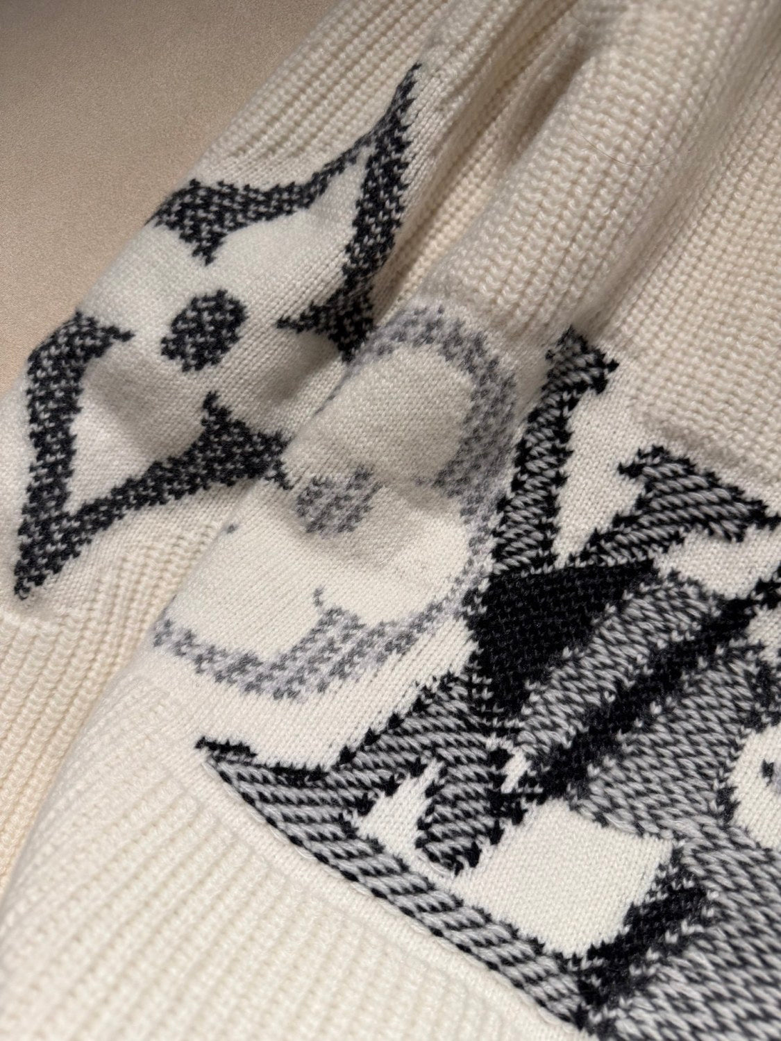 Louis Vuitton Graphic Knitted Cardigan #335688