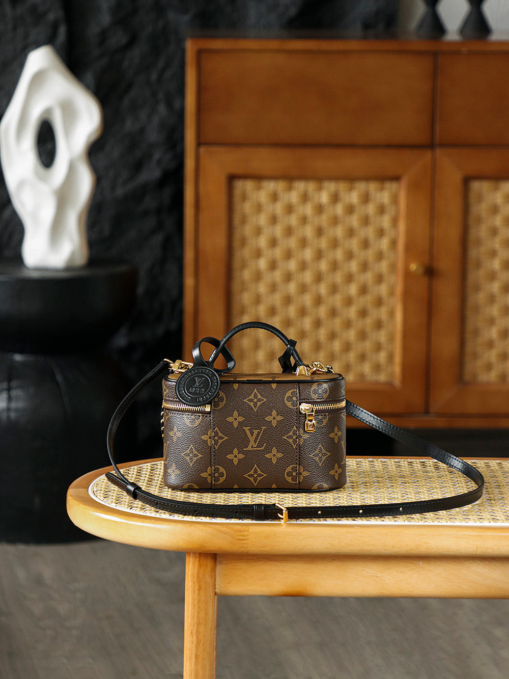 Louis Vuitton Pre-Owned Monogram Reverse Vanity PM Crossbody Bag & Vanity Chain Pouch Handbag M47125 - Private Version with Queryable Chip Code #83111A