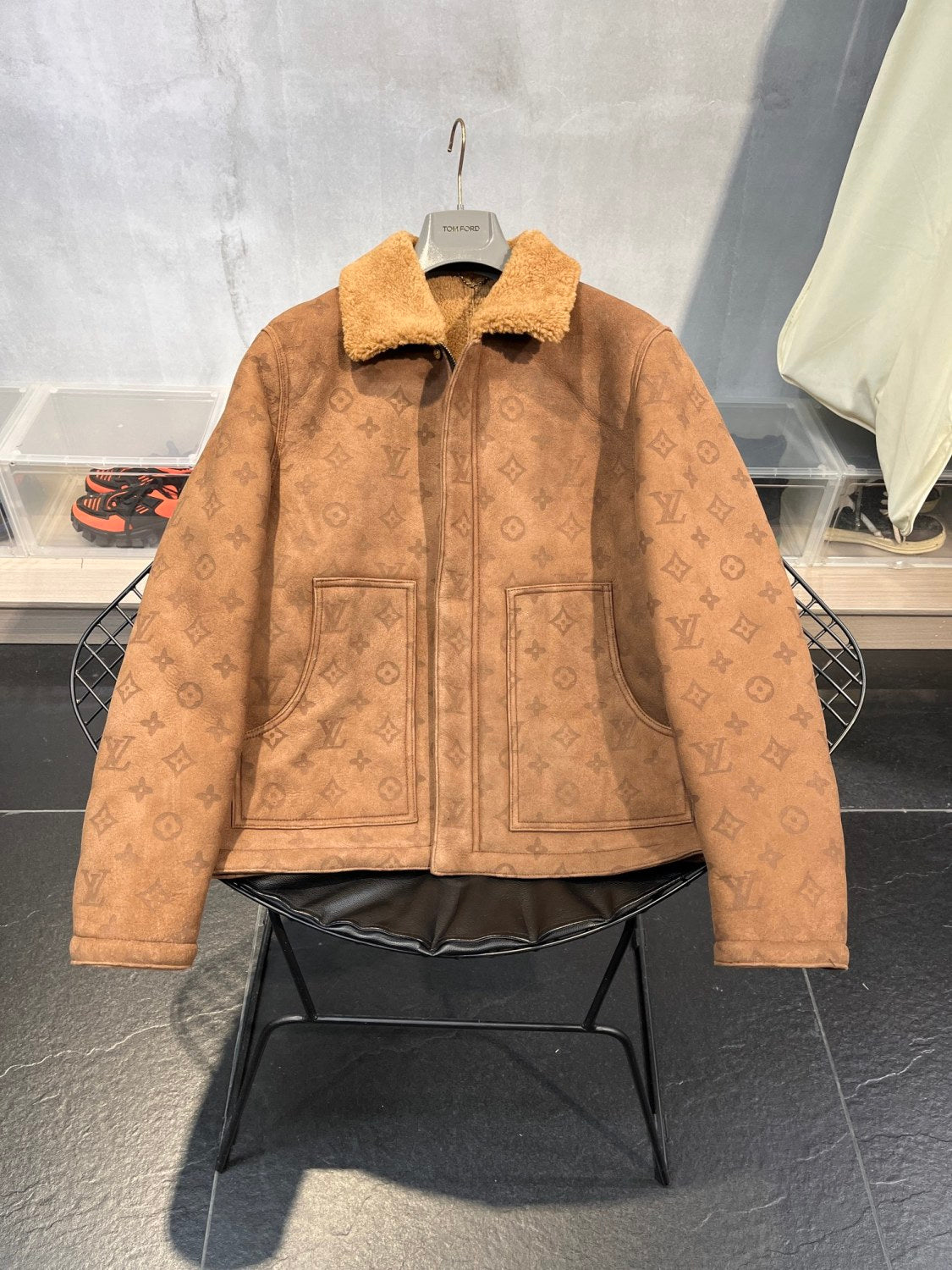 Louis Vuitton Monogram Embossed Sheepskin Lapel Single Breasted Long Sleeve Leather Jacket Zipper Fashion Vintage Hair Collar Jacket Coat #71612