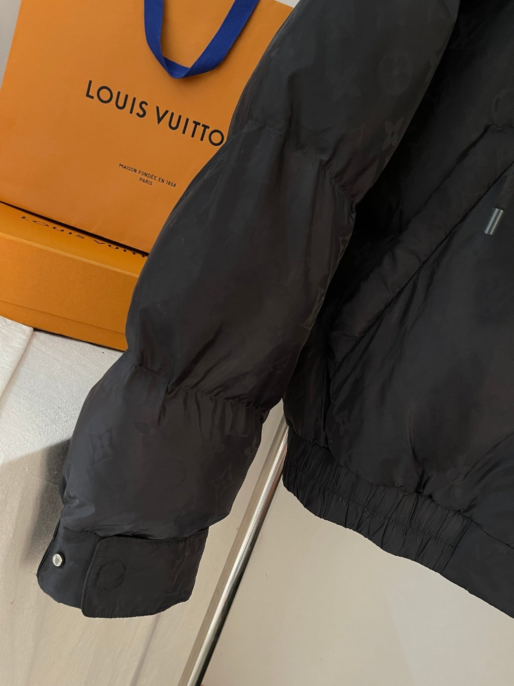 Louis Vuitton Men's Fall and Winter Letter Logo Print Drawstring Hooded Plush Lined Cotton Jacket #75554
