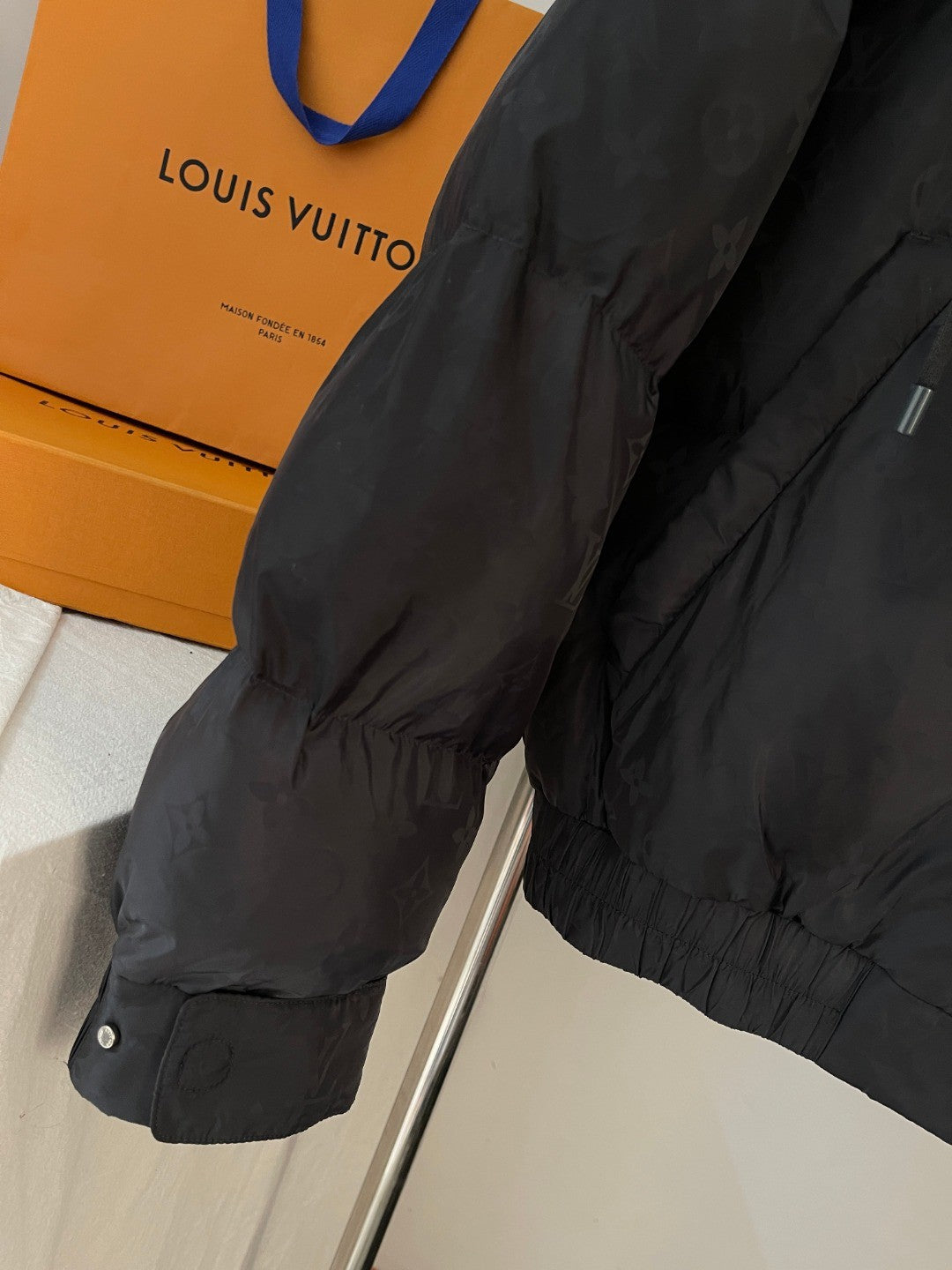 Louis Vuitton Men's Fall and Winter Letter Logo Print Drawstring Hooded Plush Lined Cotton Jacket #75554