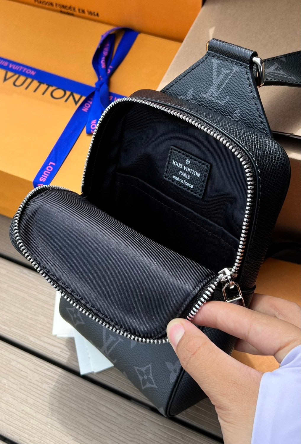 Louis Vuitton Outdoor Men's Black Adjustable Shoulder Strap Zipper Canvas Quilted Leather Monogrammed Shoulder Crossbody Bag Bags #76358