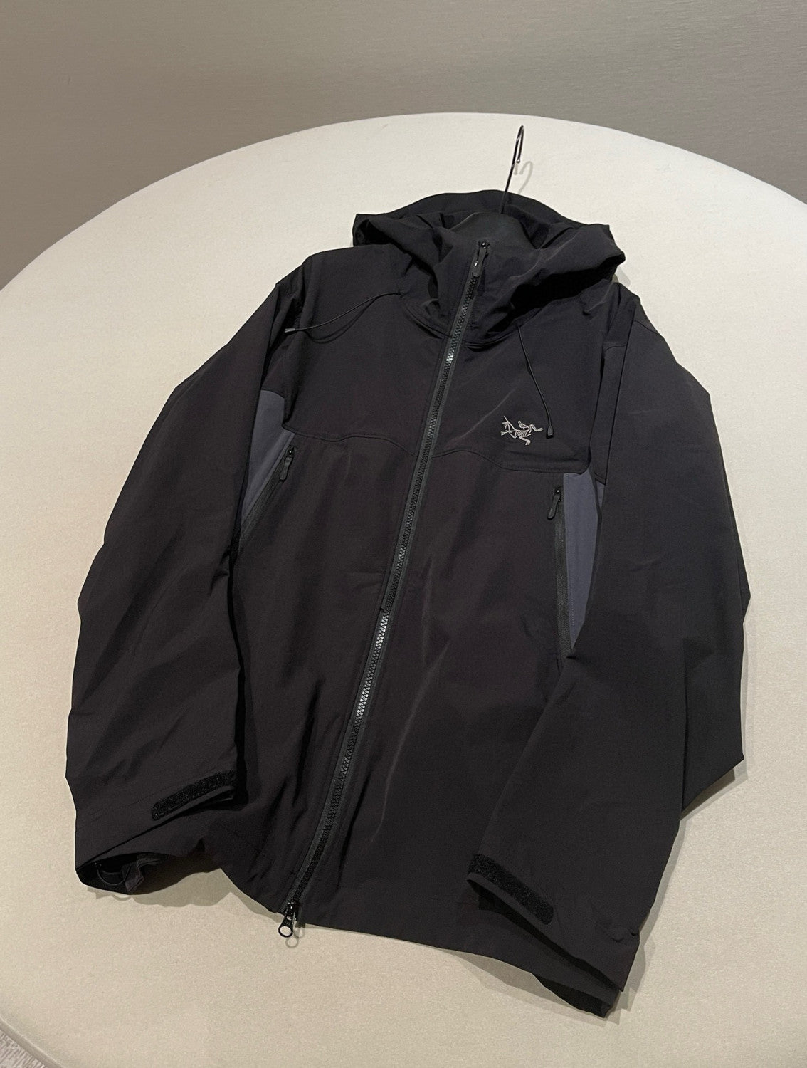 Arcteryx Serratus Hoody Men's Autumn/winter Fashion Casual Solid Color Logo Embroidery Soft Shell Fabric Hooded Zipper Jacket #78322