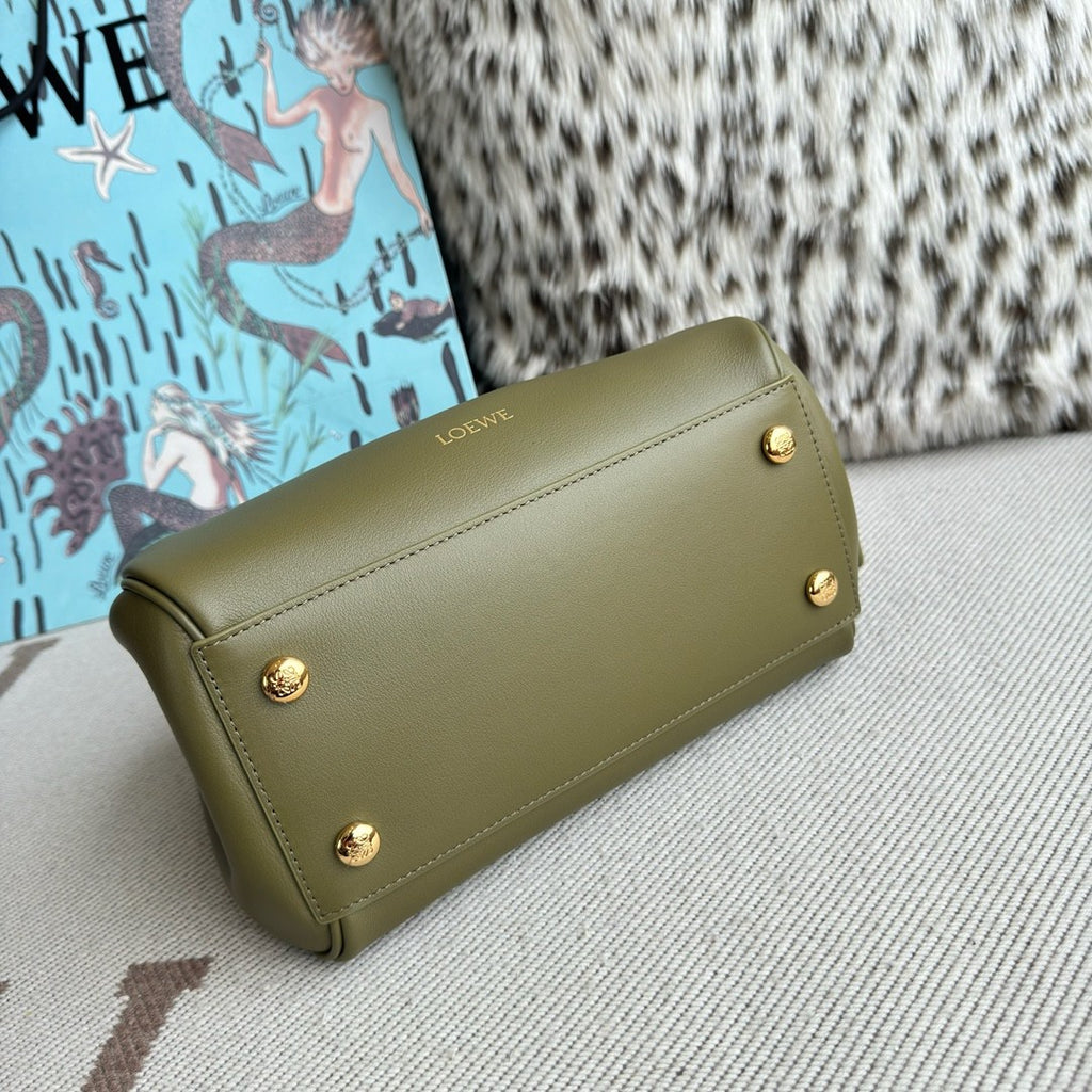Loewe Madrid Women's Solid Color Letter Logo Gold Hardware Cowhide Handbag Shoulder Bag Bags #77356