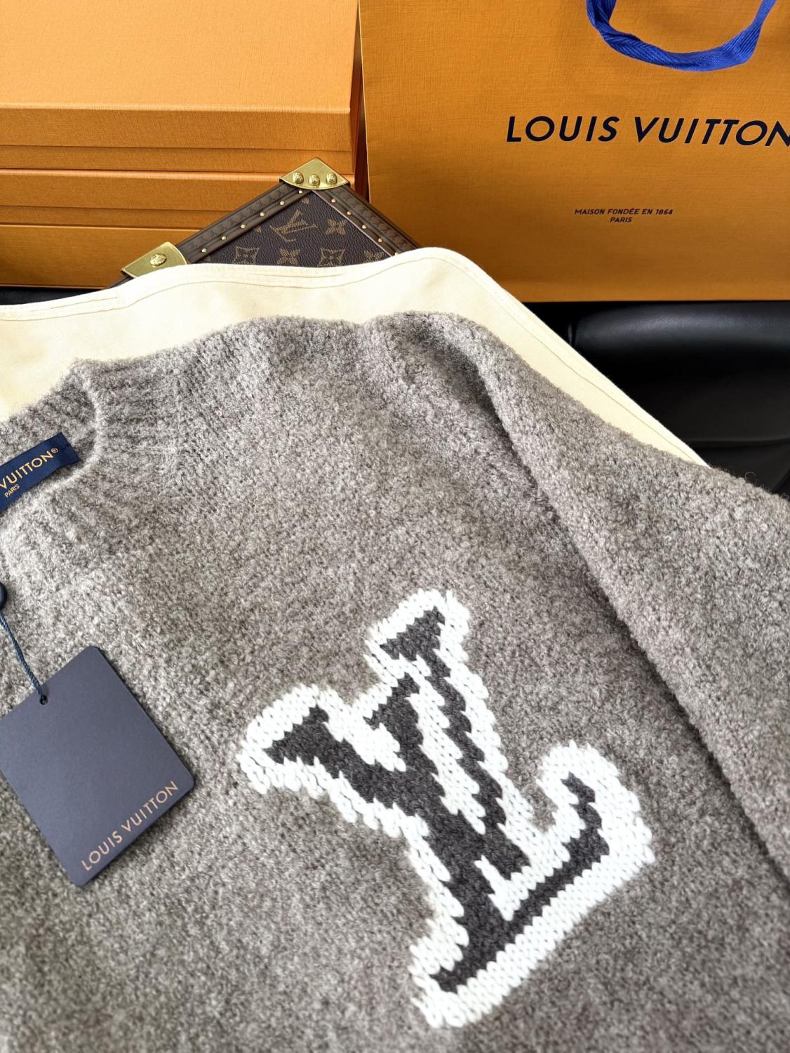Louis Vuitton Men's Spring and Autumn Solid Color Letter Printed Crew Neck Wool Knit Long Sleeve Sweater #74694