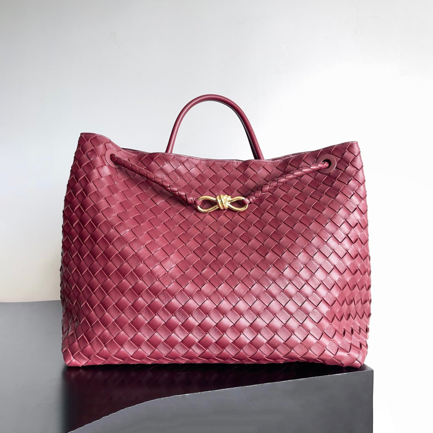 Bottega Veneta Large Andiamo Women's Woven Solid Color Magnetic Clasp Closure Sheepskin Tote Bag Bags #76912