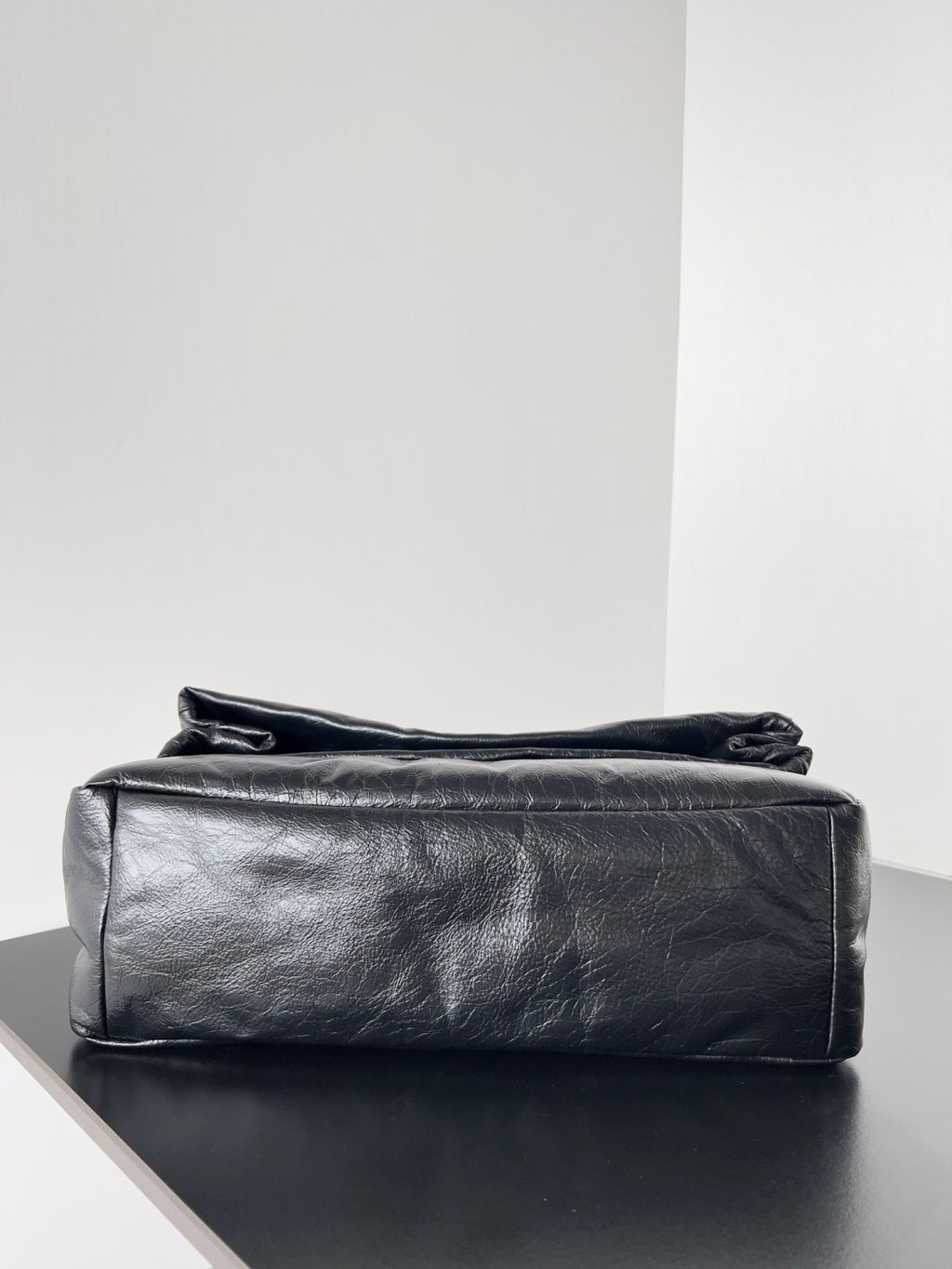 Balenciaga Men's And Women's Magnetic Buckle Flap Closure Indentation Calfskin Shoulder Crossbody Bag Bags #73717