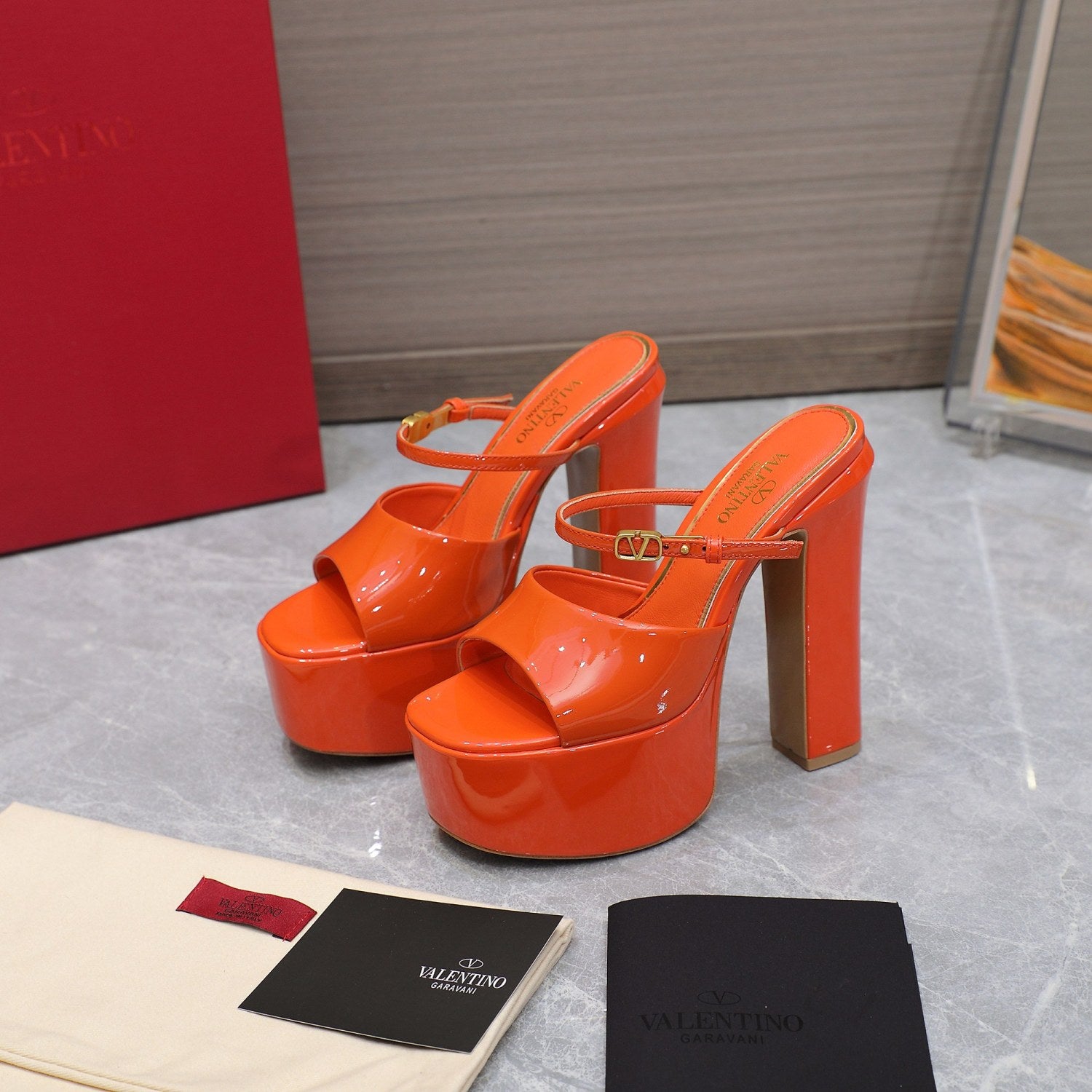 Valentino Spring And Summer Waterproof Platform Patent Leather High Heels Fashion Heightening Sexy Temperament Elegant Slippers Sandals Shoes Waterproof Platform 4cm Heel Height 15.5cm #81145