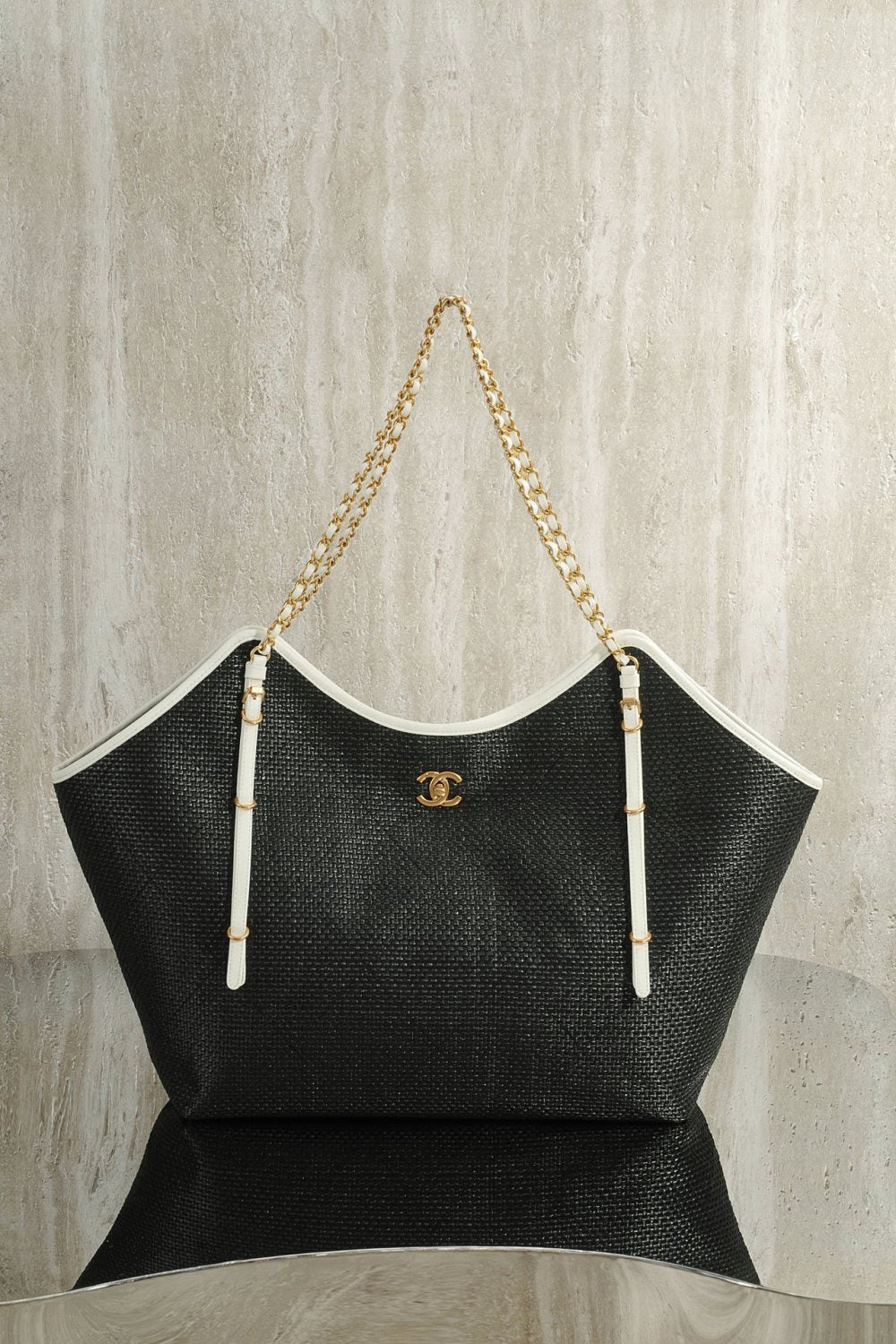 Chanel 26 Early Spring Resort Collection MAXI Tote Bag Gold Metallic Accents Tri-Color Fashion Statement Elegant and Refined Handheld Spacious Tote Bags #194915