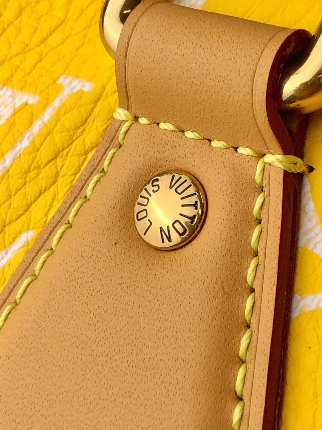 Louis Vuitton Women's Fashion Classic Yellow Logo Zipper Closure Leather Shoulder Bag Handbags In Small Medium And Large Sizes Crossbody Bag Bags #78662