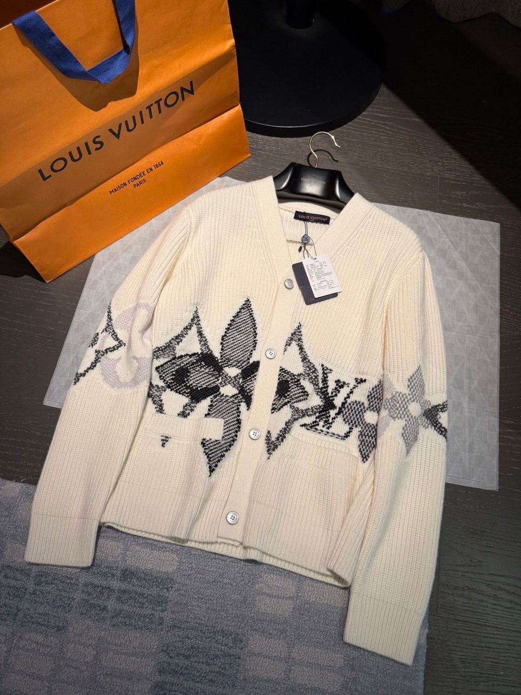 Louis Vuitton Graphic Knitted Cardigan #335688